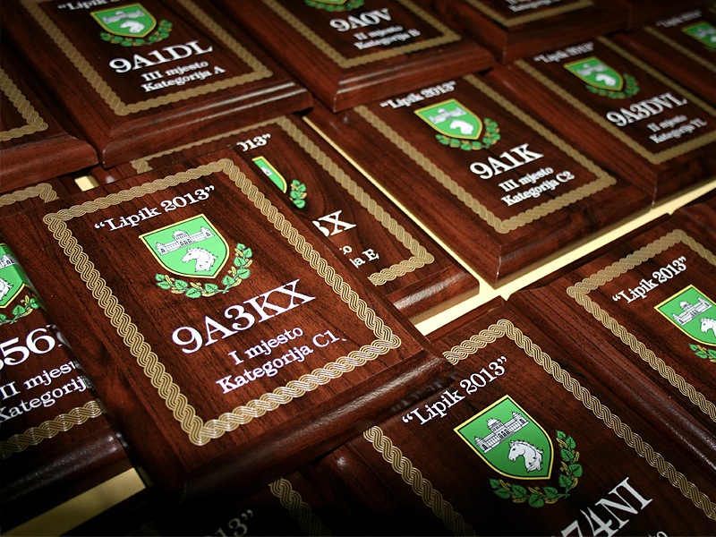 Drvena plaketa za Radio klub “Lipik”