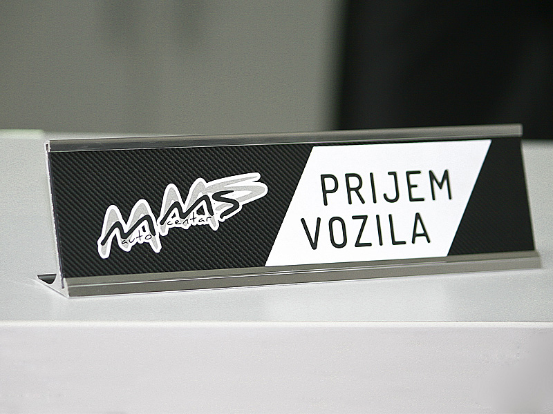 Natpisna pločica za stol