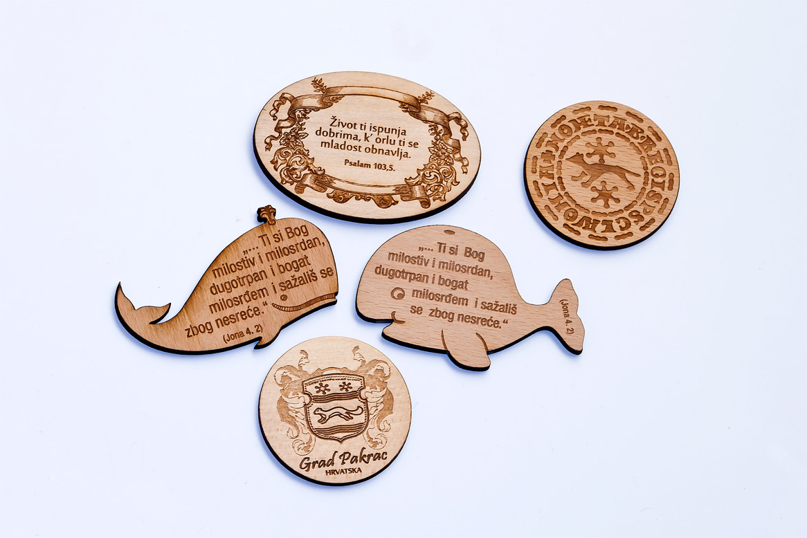 Gravirani drveni magneti