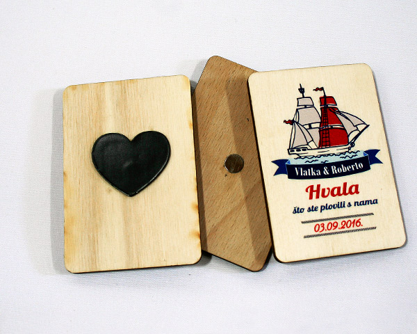 Drveni magnet kao poklon za vjenčanje